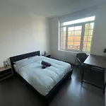 Business Apartment *