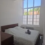 Business Apartment *