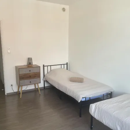 Business Apartment *